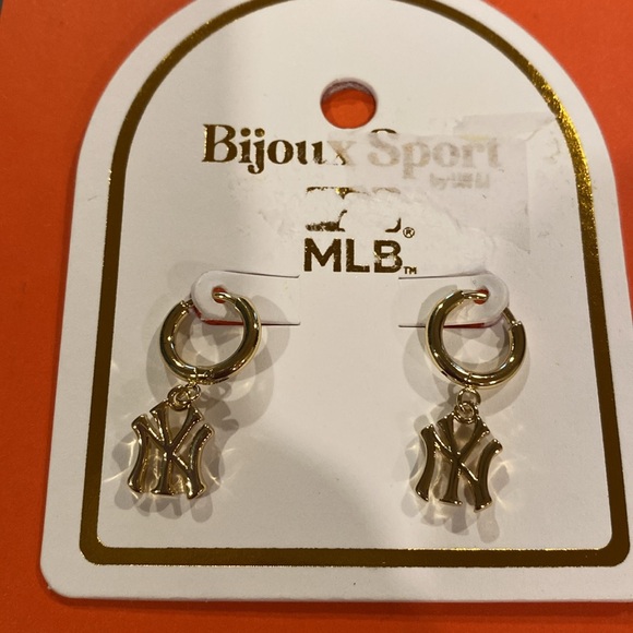 Bijoux Sport Luv Aj MLB Gold Plated Logo Huggie Earrings - New York Yankees Gold - Picture 5 of 6